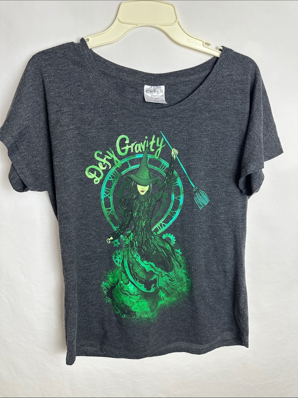Wicked musical charcoal gray “Defy Gravity” tee, size L